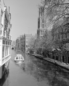 882456 Afbeelding van de rondvaart over de Oudegracht, vanaf de Gaardbrug te Utrecht, tijdens het bezoek van de ...
